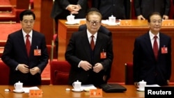Председатель Китая  Ху Цзиньтао, бывший руководитель Китая Цзян Цзэминь и премьер Вэнь Цзябао во время церемонии открытия 18-го Всекитайского съезда Коммунистической партии. Пекин, 8 ноября 2012 года.  