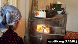 Andijon Odamlar gaz yo‘q paytida vaqtinchalik pechkalarda ovqat pishirishadi