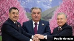 Садыр Жапаров, Эмомали Рахмон жана Шавкат Мирзиёев. Кожент шаары.