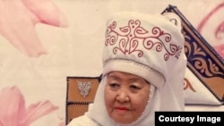 Гүлсайра Момунова.