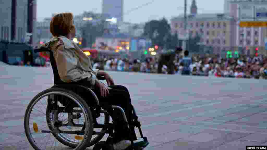 Камал театры каршындагы халык.&nbsp;