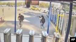 23-октябрдагы кол салуу TUSAS ишканасынын кире беришинде болгон. 