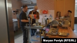 Джей із польським волонтером