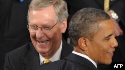 АКШ Конгрессинин жогорку палатасы - Сенаттагы республикачыл көпчүлүктүн лидери Митч Макконнелл менен президент Барак Обама. 8-сентябрь, 2011-жыл