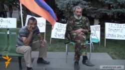 Участники Карабахской войны продолжают сидячий пикет