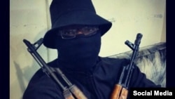 Боевик «Исламского государства», известный как  Абукака Британи.