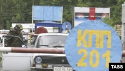 Сначала ужесточение паспортного режима на границе с Грузией, затем прекращение любых контактов - такими мерами отреагировали власти Абхазии на последние теракты