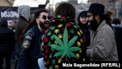 Конституционный суд Грузии признал все санкции за употребление марихуаны без назначения врача неконституционными. Теперь, отмечают наблюдатели, марихуана становится инструментом политической борьбы