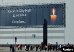 Мэмарыял ля «Крокус Сіці Хол» у памяць аб ахвярах тэракту ў 2024 годзе
