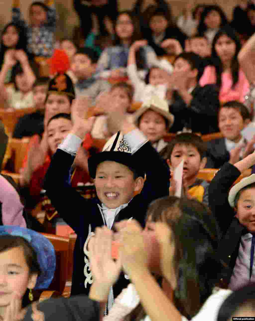 Среди них отличники учебы, победители олимпиад, а также дети с ограниченными возможностями здоровья