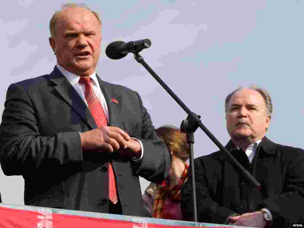 Рядом с Геннадием Зюгановым артист и режиссер Николай Губенко.