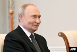 Очільник Росії Путін на зустріч у кулуарах Санкт-Петербурзького міжнародного економічного форуму (ПМЕФ). Росія, 18 червня 2025 року