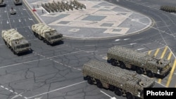 Армения -  Ракетные комплексы «Искандер» российского производства во время военного парада на площади Республики в Ереване, 21 сентября 2016 г․