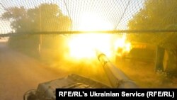 Ukrainian forces battle Russian troops near Dobropillya in eastern Ukraine on August 26.