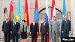 The leaders of Belarus, Kazakhstan, Kyrgyzstan, Armenia, Russia, and Tajikistan and the CSTO Secy Gen pose for a group photo in Yerevan. August 20, 2010 