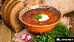 Борщ є основною першою стравою і символом української кухні, хоча ввійшов і в кухні інших країн