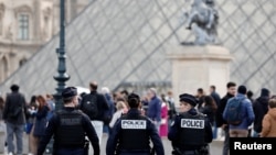 Лувр, 19-октябрь 2025-жыл