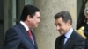 Fransiýanyň prezidenti Nikolas Sarkozy (sagda) we Türkmenistanyň prezidenti Gurbanguly Berdimuhamedow (çepde) günortanlyk naharynyň öňüsyrasynda, 1-nji fewral, 2010-njy ýyl.