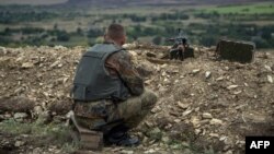 Український військовий поблизу Попасної, серпень 2015 року