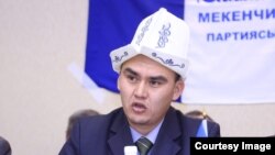 Төрөхан Жунусбеков.
