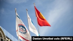 ОшТУ  - Ош облусундагы ири жогорку окуу жайларынын бири. Анда 21 миңден ашуун студен билим алат.