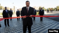 Азербайжан. Президент Илхам Тоуз Олимпида спорт комплексин ачууда. 9-февраль, 2011 