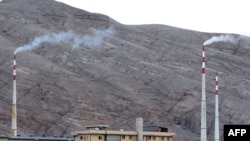 Iran -- The newly inaugurated fuel manufacturing plant in the central province of Isfahan, 09Apr2009