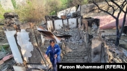 Исфара районундагы Сомониён айылындагы кыйраган үй, 2-май, 2021-жыл. 