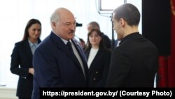 Аляксандар Лукашэнка і блогер Марыё Наўфаль. Менск, 27 лютага 2025