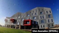 Здание АУЦА. Архивное фото.