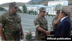 Հովիկ Աբրահամյանը Տավուշի մարզի զորամասերից մեկում, արխիվ