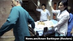 Паруйр Айрикян в медицинском центре Святого Григория Просветителя в Ереване, 1 февраля 2013 г.