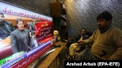 Имран Хан выступает в парламенте