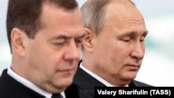 Орусиянын президенти Владимир Путин меен премьер-министр Дмитрий Медведев. 
