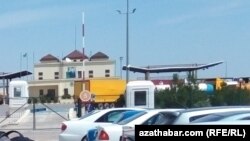 КПП на туркмено-узбекской границе. Фарап (Архивное фото)