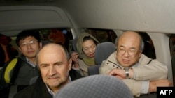 МАГАТЭнин инспекторлору Тегеранга автобуста баратышат. 25-октябрь 2009