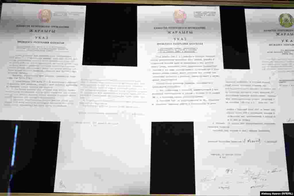 Текст указа президента Казахстана от 12 декабря 1991 года &laquo;О реабилитации граждан, привлеченных к ответственности за участие в событиях 17&ndash;18 декабря 1986 года в Казахстане&raquo; (на казахском и русском языках).