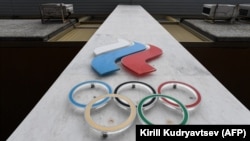 Фасад здания Олимпийского комитета России в Москве, 5 декабря 2017 года