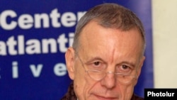 Գերմանիայի դեսպան Հանս Յոխեն Շմիդտը: