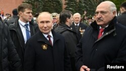 Архіўнае ілюстрацыйнае фота. Уладзімір Пуцін і Аляксандар Лукашэнка падчас урачыстасьцяў 9 траўня ў Маскве