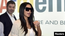 Американская телезвезда Ким Кардашьян по прибытии в Ереван 8 апреля 2015 года 