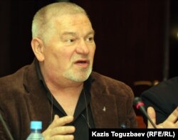 Секретарь Союза журналистов России Виталий Чалышев. Алматы, 5 декабря 2011 года.