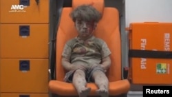 سازمان نظارت حقوق بشر در سوریه: د‌ه‌ها غیرنظامی کشته و زخمی شدند.