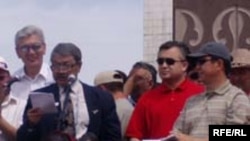 Өмүрбек Абдрахманов, Дооронбек Садырбаев, Өмүрбек Текебаев, Темир Сариев. 27-май, 2006-жыл.