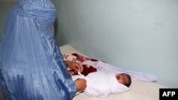 عدم موجودیت امکانات در کلینیک ها و شفاخانه ها منجر به افزایش مرگ و میرمادران و اطفال نوزاد در افغانستان شده است