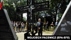 Петро Порошенко відкриває Меморіал пам’яті знищених українців Сагрині. Польща, 8 липня 2018 року