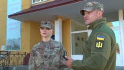 Капітан армії США Олеся Роан і сержант ЗСУ Максим Вілюра