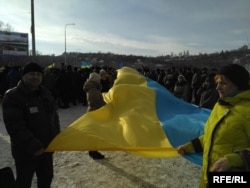 Відкриття відбудованого мосту між Лисичанськом та Сєвєродонецьком, підірваного бойовиками у 2014 році, грудень 2016 року