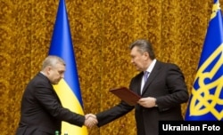 Новопризначений голова СБУ Олександр Якименко та президент України Віктор Янукович. Київ, 10 січня 2013 року