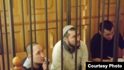 Ринат Галиуллин (уртада)